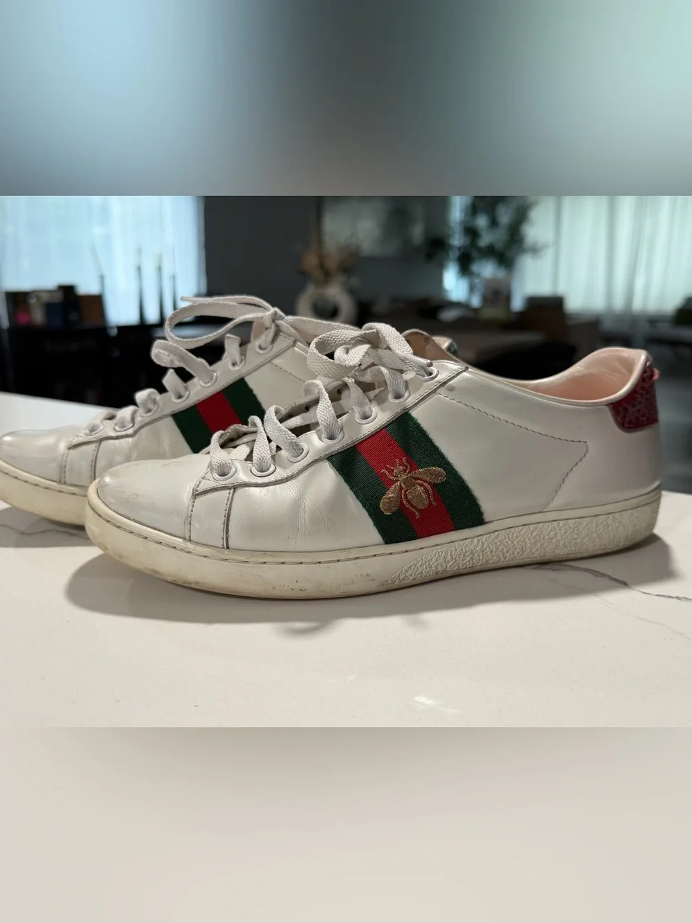 Gucci White Leather Low-Top Sneakers with Green & Red Stripe